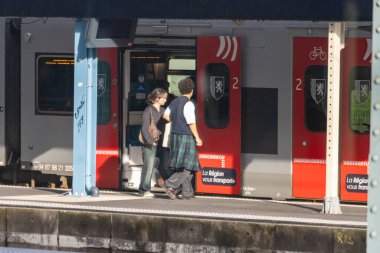 Bordeaux Fransa 24 Ekim 2023: Bordeaux 'da trene binen yolcular