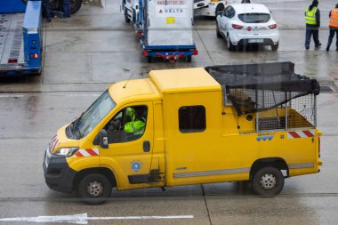 Aeroport Charles de Gaulle, Fransa 24 Ekim 2023: Yellow 3S Group Utility Aracı