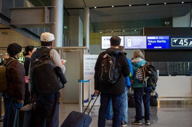 Helsinki-Vantaa Havaalanı, Finlandiya, 24 Ekim 2023: Tokyo Narita yolcuları