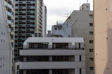 Tokyo, Japonya, 25 Ekim 2023: Tokyo 'daki Çağdaş Apartman Binaları