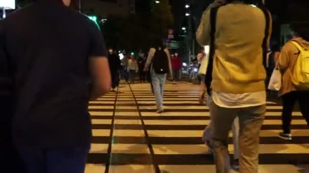Tokio Japan Oktober 2023 Fußgänger Überqueren Nachts Die Straße — Stockvideo