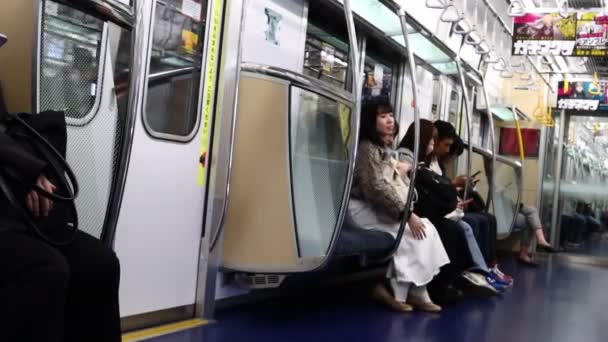 Tokio Japan Oktober 2023 Passagiere Der Tokioter Bahn — Stockvideo