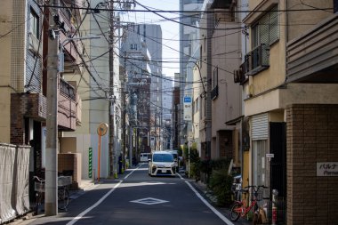 Tokyo, Japonya, 26 Ekim 2023: Tokyo 'da sessiz bir ara sokak