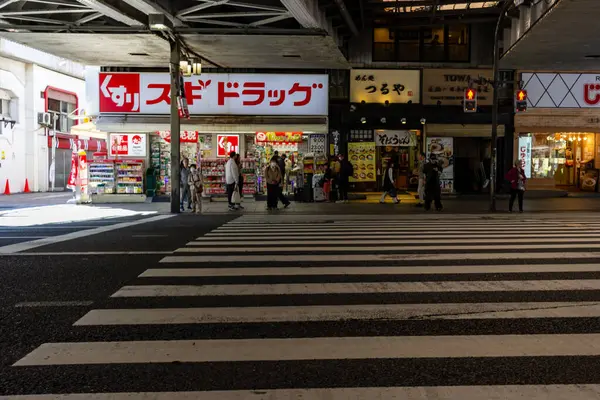 Tokio Japón Octubre 2023 Compradores Cruce Peatonal Frente Las Tiendas — Foto de Stock