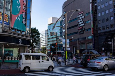 Tokyo, Japonya, 26 Ekim 2023: Tokyo 'nun Ticari Alanında Yoğun Yaya Geçidi