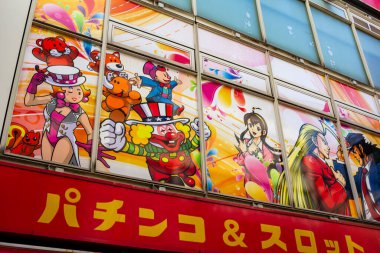 Tokyo, Japonya, 26 Ekim 2023: Akihabara 'da Renkli Anime Duvarı