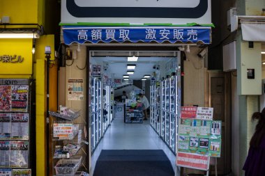 Tokyo, Japonya, 26 Ekim 2023: Tokyo 'da kapalı alışveriş salonu