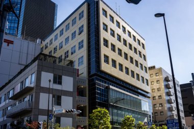 Tokyo, Japonya, 26 Ekim 2023: Tokyo 'da Modern Binalar ve Yansıtıcı Cam Cepheler