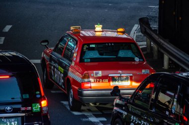 Tokyo, Japonya, 26 Ekim 2023: Şafakta Taksi