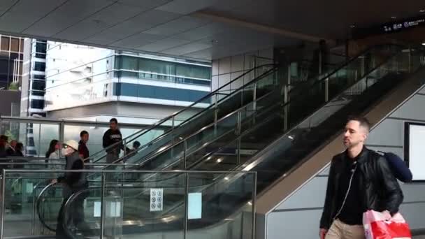 Tokio Japan November 2023 Rolltreppen Einem Modernen Städtischen Gebäude — Stockvideo