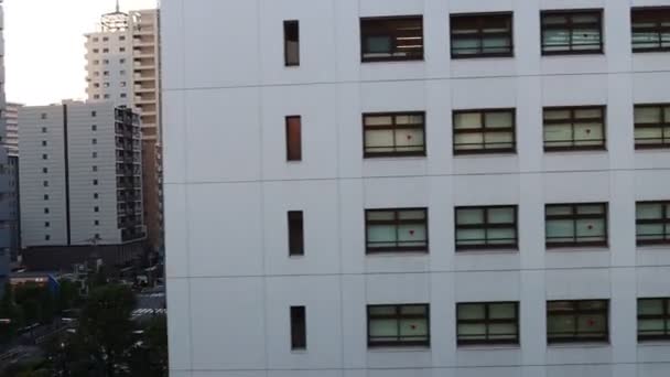 Τόκιο Ιαπωνία Νοεμβρίου 2023 Πρόσοψη Σύγχρονου Κτιρίου Γραφείων Παράθυρα Σχέδια — Αρχείο Βίντεο