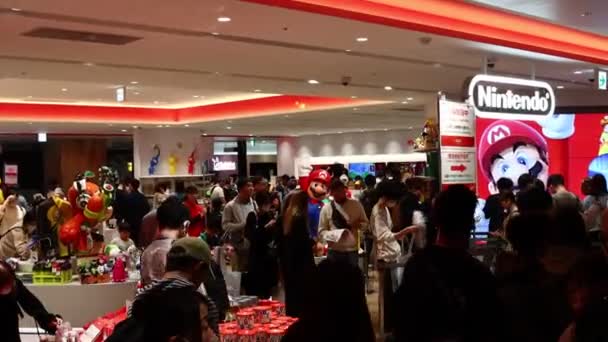 Tokyo Japan November 2023 Visitors Attending Nintendo Event Crowded Tokyo — Stock Video