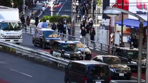 Токіо Японія Листопада 2023 Року Вулична Сцена Пішоходами Транспортними Засобами — стокове відео
