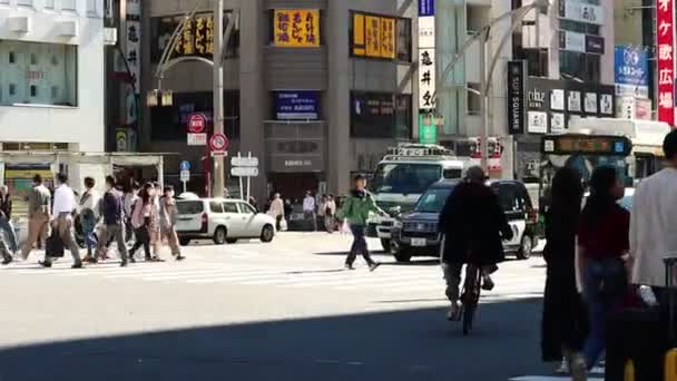 Tokio Japonsko Listopadu 2023 Chodci Křižují Rušnou Křižovatku Tokiu — Stock video