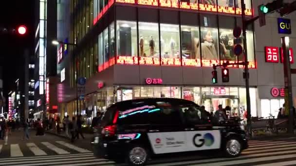 Τόκιο Ιαπωνία Νοεμβρίου 2023 Ζωηρή Νυχτερινή Σκηνή Δρόμου Πεζούς Στο — Αρχείο Βίντεο