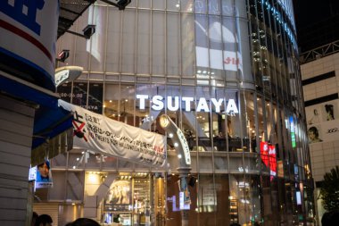 Tokyo, Japonya, 27 Ekim 2023: Tokyo 'da TSUTAYA kitapevi girişi