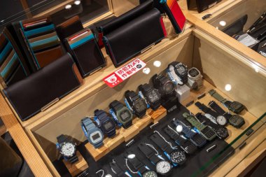 Tokyo, Japonya, 28 Ekim 2023: Tokyo Mağazasında Çeşitli Saatler