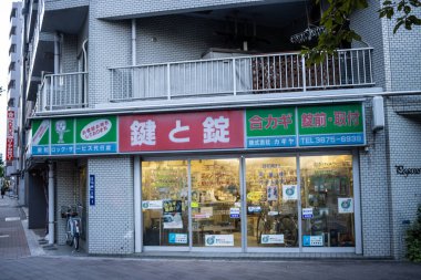 Tokyo, Japonya, 28 Ekim 2023: Tokyo Yerel Market Cephesi