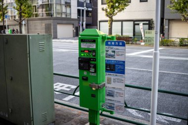 Tokyo, Japonya, 28 Ekim 2023: Şehir Kaldırımındaki Kamu Otoparkı Metresi