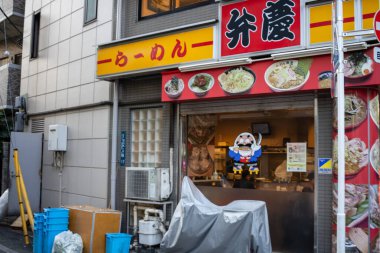 Tokyo, Japonya, 28 Ekim 2023: Tokyo 'da maskotlu Ramen dükkanı