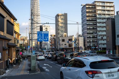 Tokyo, Japonya, 28 Ekim 2023: Tokyo 'nun Şehir Sokaklarında Trafik Sıkışıklığı