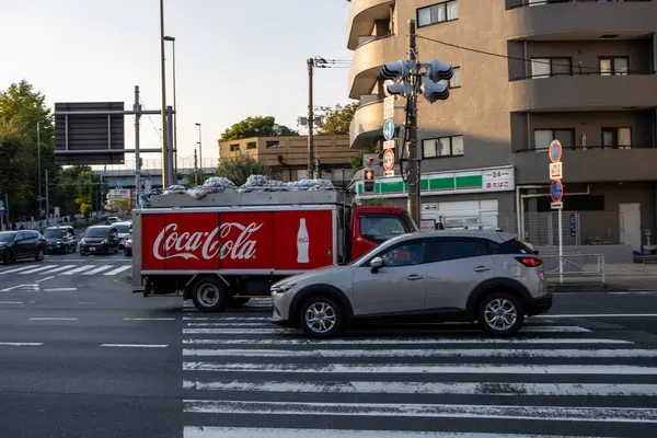 Tokyo, Japonya, 28 Ekim 2023 Coca-Cola Teslimat Aracı