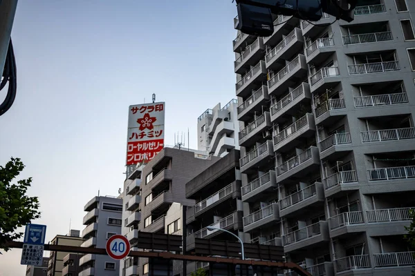 Tokyo, Japonya, 28 Ekim 2023: Ticari Sancaklı Yüksek Binalar