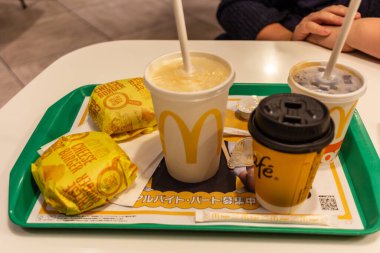 Tokyo, Japonya, 29 Ekim 2023: Restoranda hazır yemek