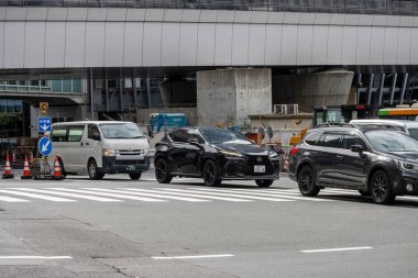 Tokyo, Japonya, 29 Ekim 2023: Metropolitan bölgesinde trafik sıkışıklığı ve inşaat