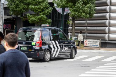 Tokyo, Japonya, 29 Ekim 2023: Tokyo Trafiğinde Seyrüsefer Aracı