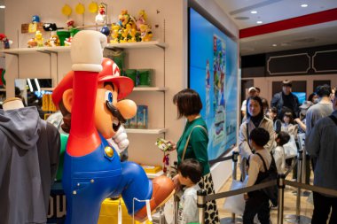 Tokyo, Japonya, 29 Ekim 2023: Mario karakteri Nintendo mağazasında