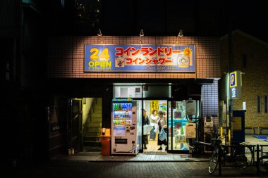 Tokyo, Japonya, 29 Ekim 2023: 24 saat açık çizgi roman dükkanı