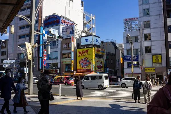 Tokio Japón Octubre 2023 Esquina Bulliciosa Con Carteles Publicitarios Vibrantes — Foto de Stock
