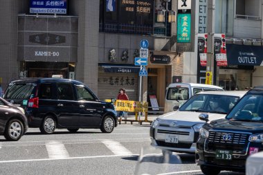 Tokyo, Japonya, 30 Ekim 2023: Tokyo 'da Şehir Trafiği ve Yayaların Etkinliği