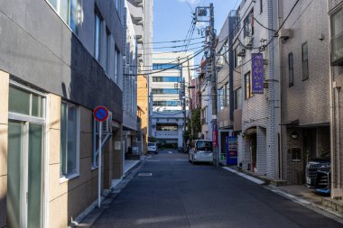 Tokyo, Japonya, 30 Ekim 2023: Tokyo 'da giriş işareti olmayan boş bir sokak