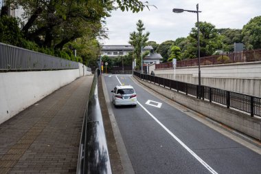 Tokyo, Japonya, 31 Ekim 2023: Bir Hükümet Binasına Giden Sessiz Sokak