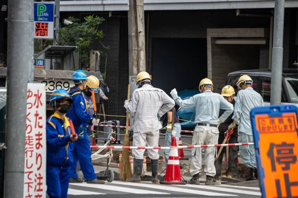 Tokyo, Japonya, 31 Ekim 2023: Tokyo 'da Bir Caddeyi Tamir Eden İnşaat İşçileri