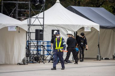 Tokyo, Japonya, 31 Ekim 2023: Tokyo 'daki bir etkinlikte polis denetimi