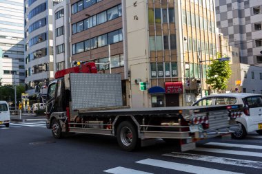 Tokyo, Japonya, 1 Kasım 2023: Tokyo Urban Caddesi 'ndeki itfaiye kamyonu