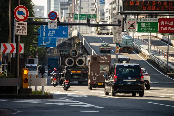 Tokio Japón Noviembre 2023 Escena Tráfico Urbano Con Vehículos Señalización — Foto de Stock