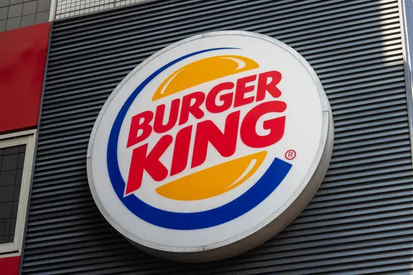 Tokyo, Japonya, 1 Kasım 2023: Burger King Fast Food Restoran İşareti