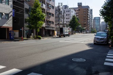 Tokyo, Japonya, 1 Kasım 2023: Tokyo 'da boş bir sokakta sakin bir sabah