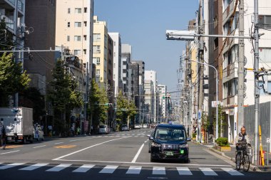 Tokyo, Japonya, 1 Kasım 2023: Tokyo Şehri 'nde Günlük Trafik ve Seyahat
