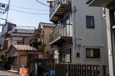 Tokyo, Japonya, 2 Kasım 2023: Tokyo Banliyösündeki Konut Binaları