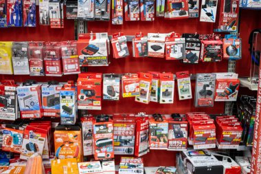 Tokyo, Japonya, 2 Kasım 2023: Kamera Aksesuarları Perakende Sergileniyor