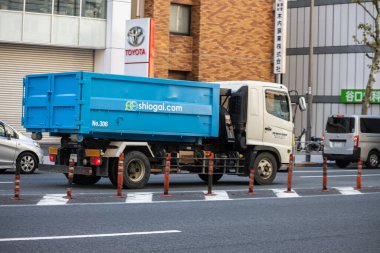 Tokyo, Japonya, 2 Kasım 2023: Shiogai 'den yola çıkan kargo kamyonu