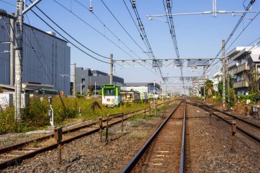 Tokyo, Japonya, 3 Kasım 2023: Şehre giden tren rayları