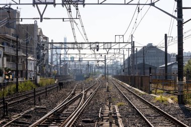 Tokyo, Japonya, 3 Kasım 2023: Şehir sınırları içindeki demiryolu hatları