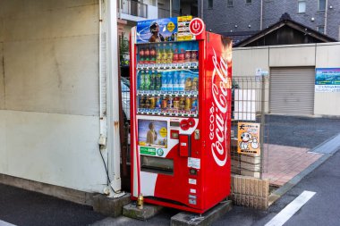 Tokyo, Japonya, 3 Kasım 2023: Coca-Cola Otomatı