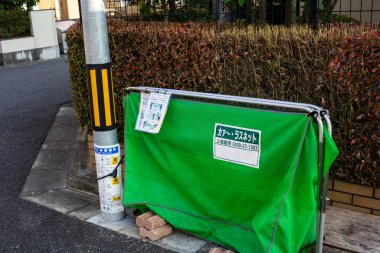 Tokyo, Japonya, 3 Kasım 2023: Bir Şehir Caddesindeki Bisiklet Otoparkı